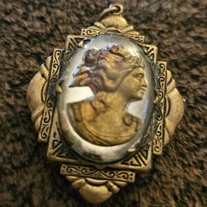Vintage Art Nouveau Cameo Locket
